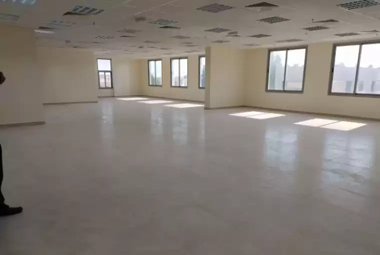 Reklam Hazır Mülk U/F Ofis  kiralık içinde Doha #14957 - 1  image 